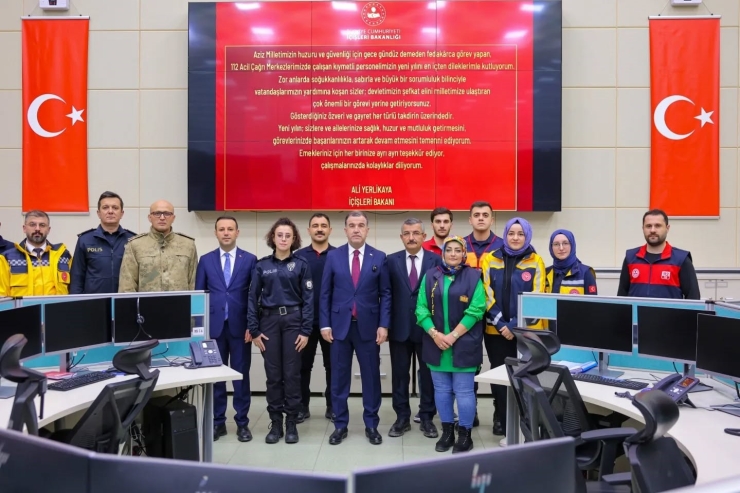 Bayburt’ta 112 Acil Çağrı Merkezi Personelinin Yeni Yılı Kutlandı