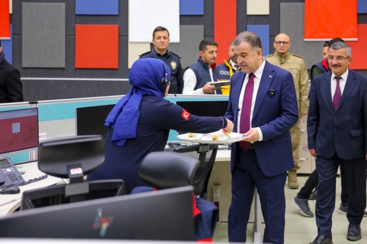 Bayburt’ta 112 Acil Çağrı Merkezi Personelinin Yeni Yılı Kutlandı