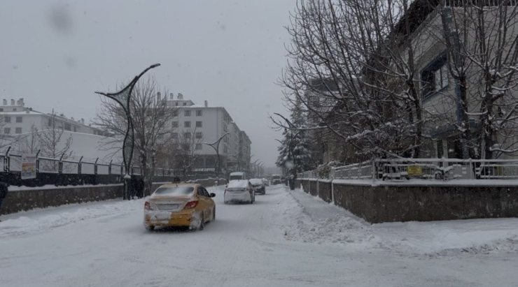 Bingöl’de Yoğun Kar Yağışı
