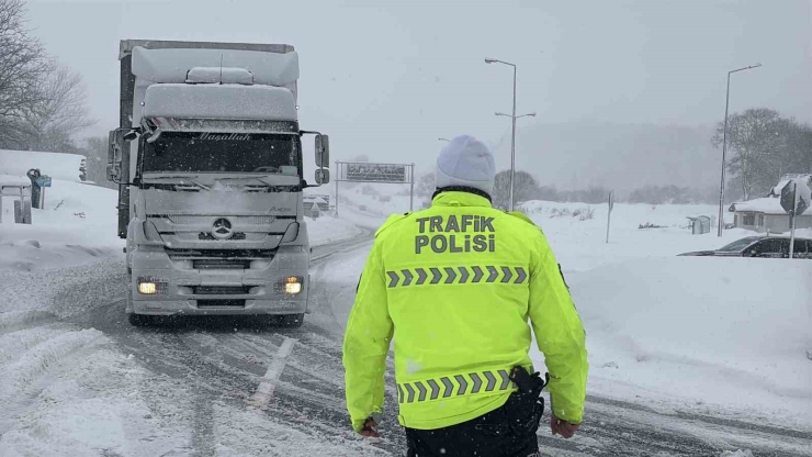 Tem Ve D-100’ün Bolu Geçişi Ağır Taşıt Trafiğine Kapatıldı