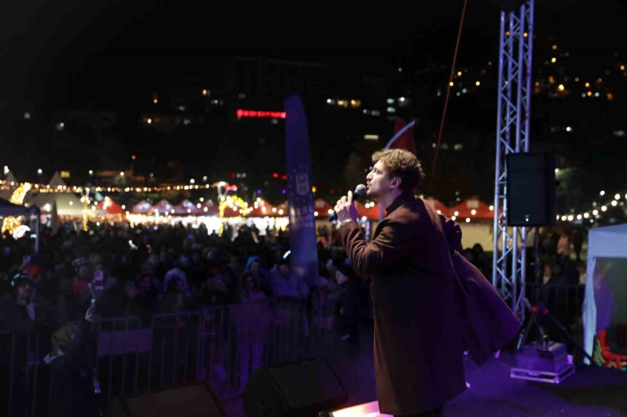 Bursa Yeni Yıl Meydanı’nda Yılbaşı Coşkusu