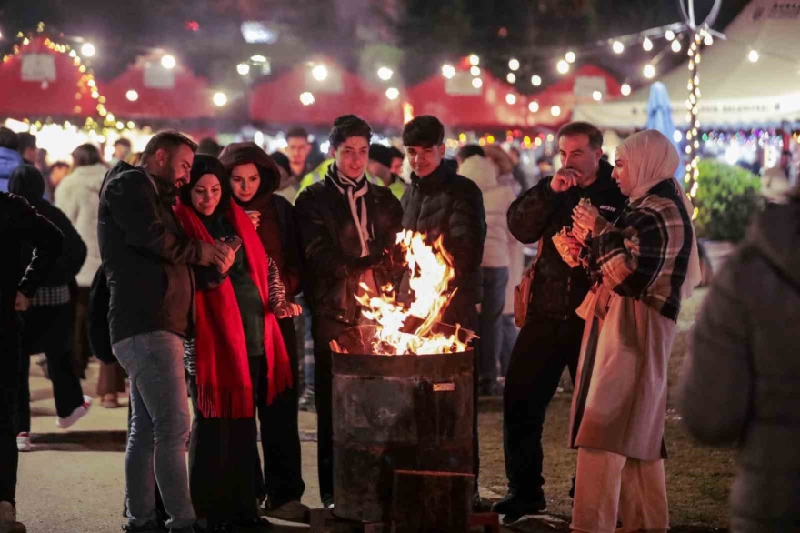 Bursa Yeni Yıl Meydanı’nda Yılbaşı Coşkusu