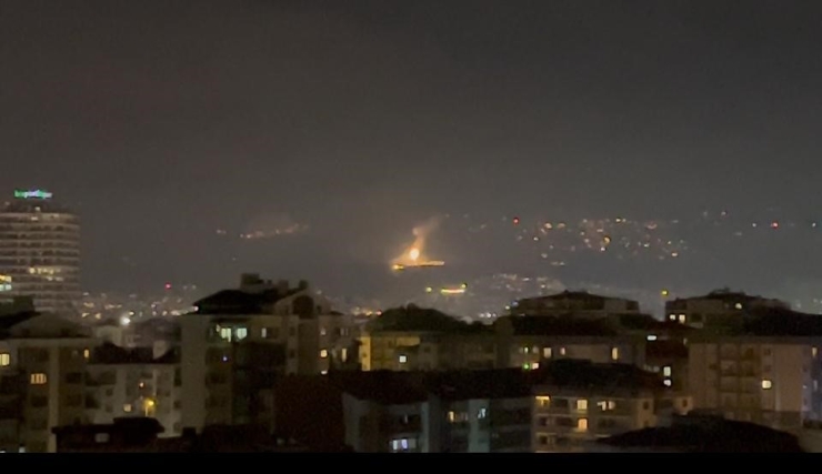 Nilüfer’de Gelişi Güzel Atılan Havai Fişekler Geceyi Aydınlattı, Binlerce Kuşun Hayatını Kararttı