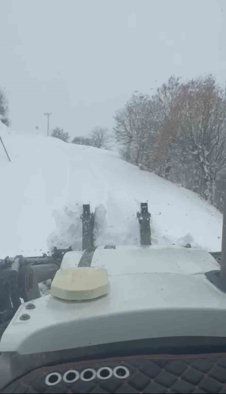 Çermik’te Karla Mücadele Devam Ediyor