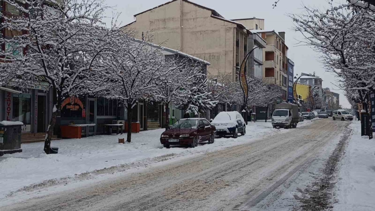 Doğu’nun İncisi Kars, Beyaz Gelinliğini Giydi: Beyaza Bürünen Kent Havadan Görüntülendi