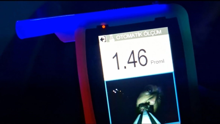 Dur İkazı Fayda Etmedi, Lastik Pes Etti...alkollü Şoför Bursa’yı Birbirine Kattı