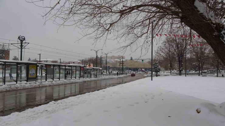 Gaziantep’te Kar Yağışı Sonrası Yollar Boş Kaldı