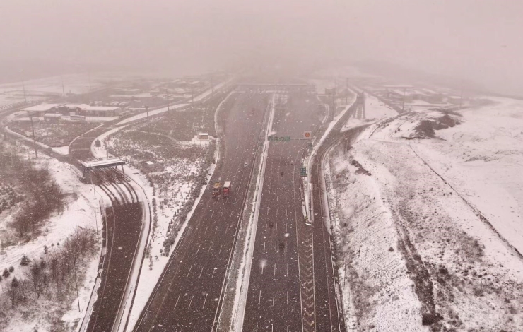 Kuzey Marmara Otoyolu’nda Kar Yağışı Havadan Görüntülendi