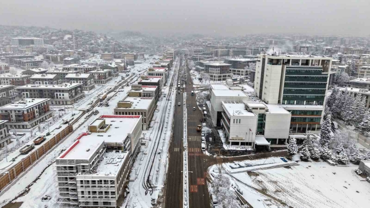 Kahramanmaraş’ta Kar Sevinci Yaşanırken, Ekipler De Sahada Görev Yapıyor