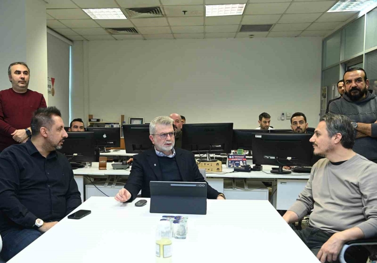 Kahramanmaraş’ta Kar Sevinci Yaşanırken, Ekipler De Sahada Görev Yapıyor