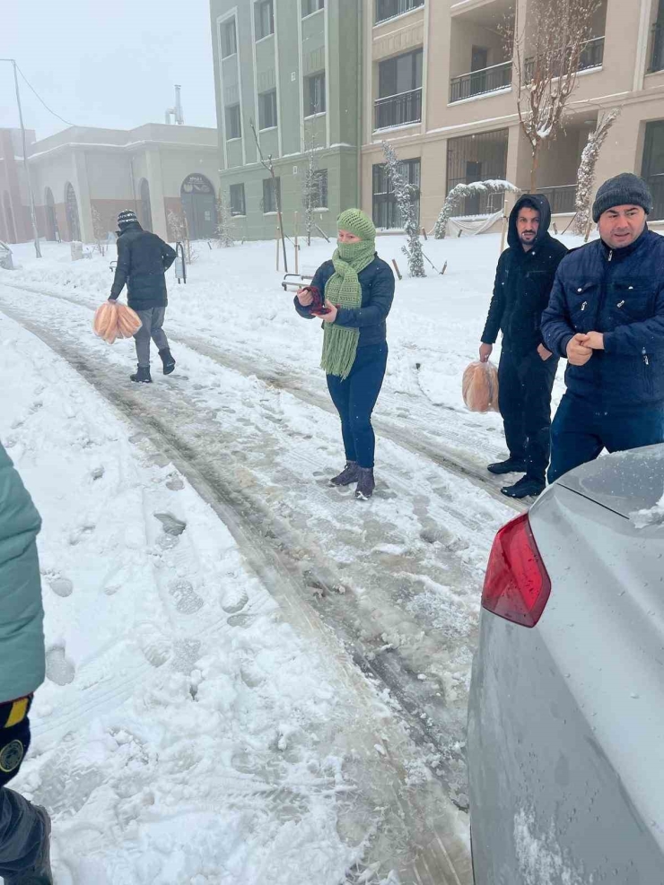 Kahta’da Sıcak Yemek, Çorba Ve Ekmek Dağıtımı