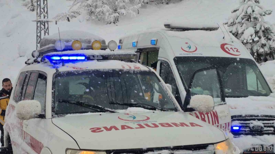 Kar Nedeniyle Evinde Mahsur Kalan Hastayı Sağlık Ekipleri Kurtardı