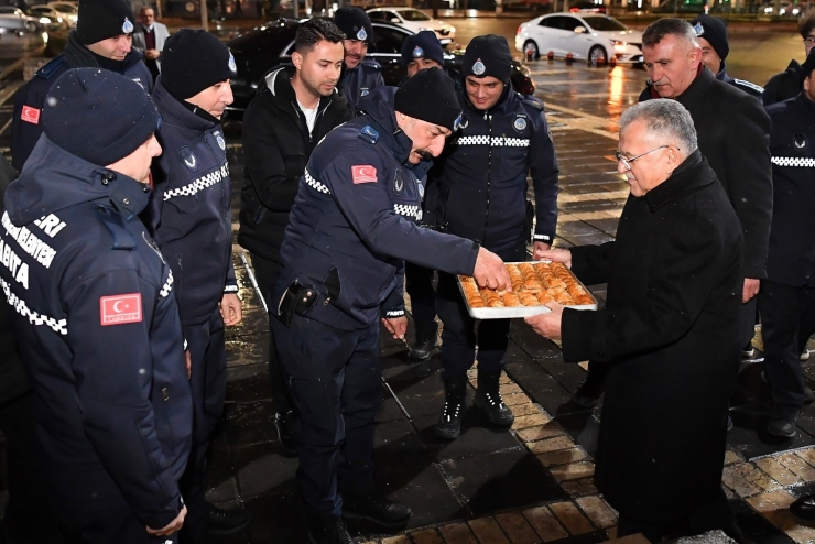 Başkan Büyükkılıç Yeni Yıla Ekiplerle Girdi