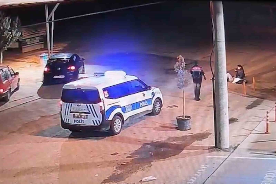 Akrabalar Arasında Silahlı Kavga Kamerada: Yeğenini Vurdu, Ardından Kazara Kendisini Yaraladı