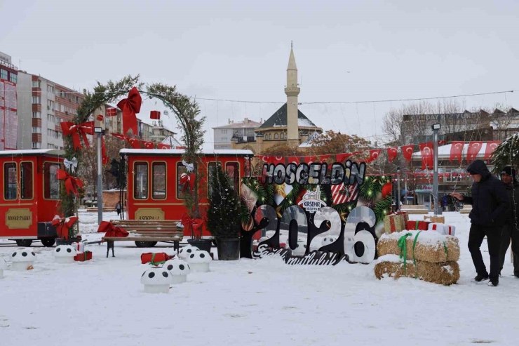 Kırşehir’de Yeni Yılın İlk Günü Meydan Soğuk Havaya Teslim Oldu