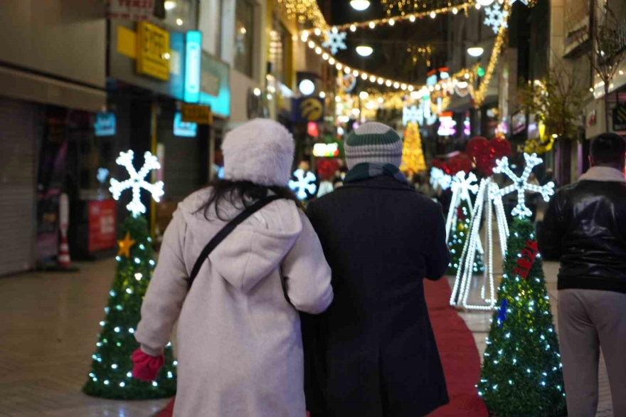 Kocaeli 2026’ya Coşkuyla Girdi: Sokaklar Işıltı Ve Neşeyle Doldu