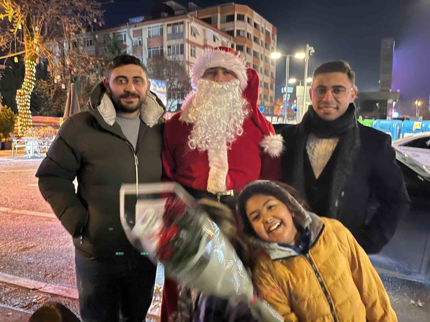 Kocaeli 2026’ya Coşkuyla Girdi: Sokaklar Işıltı Ve Neşeyle Doldu