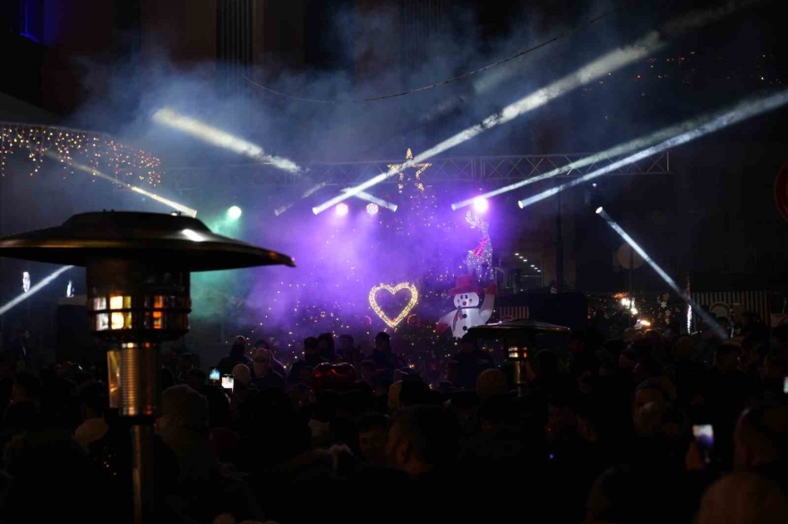 Kocaeli 2026’ya Coşkuyla Girdi: Sokaklar Işıltı Ve Neşeyle Doldu