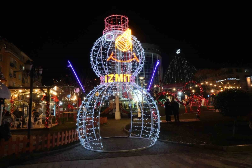 Kocaeli 2026’ya Coşkuyla Girdi: Sokaklar Işıltı Ve Neşeyle Doldu