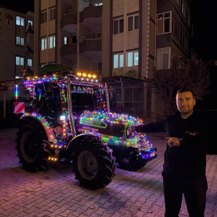 Led Işıklı Traktör Dikkat Çekti