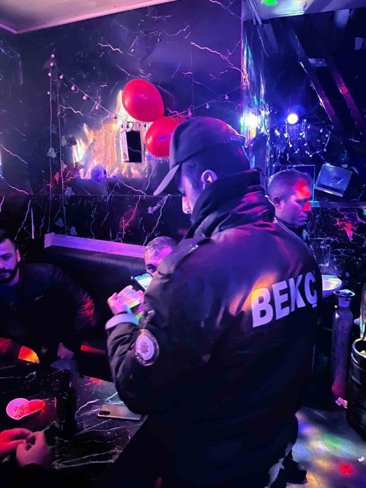 Manisa’da Yılbaşı Denetiminde Aranan 14 Şahıs Yakalandı