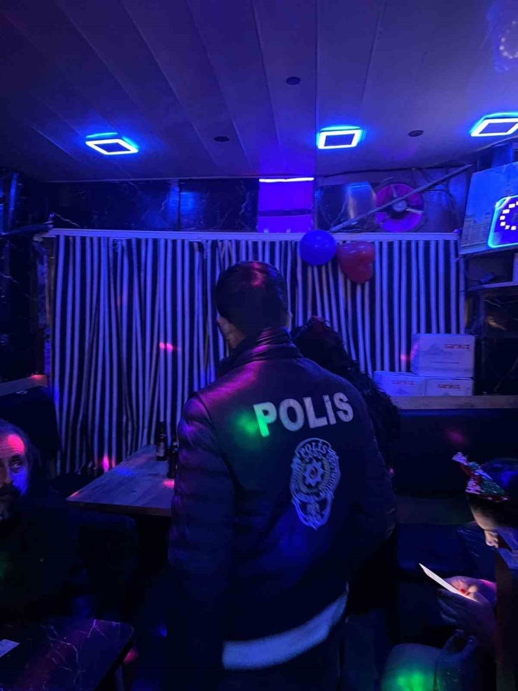 Manisa’da Yılbaşı Denetiminde Aranan 14 Şahıs Yakalandı