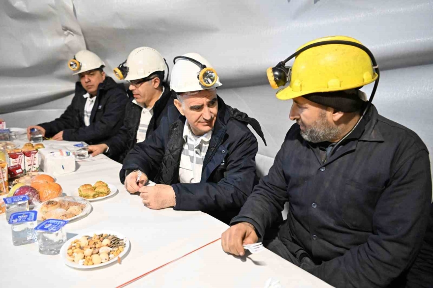 Vali Özkan, Yeni Yılı Madencilerle Birlikte Karşıladı