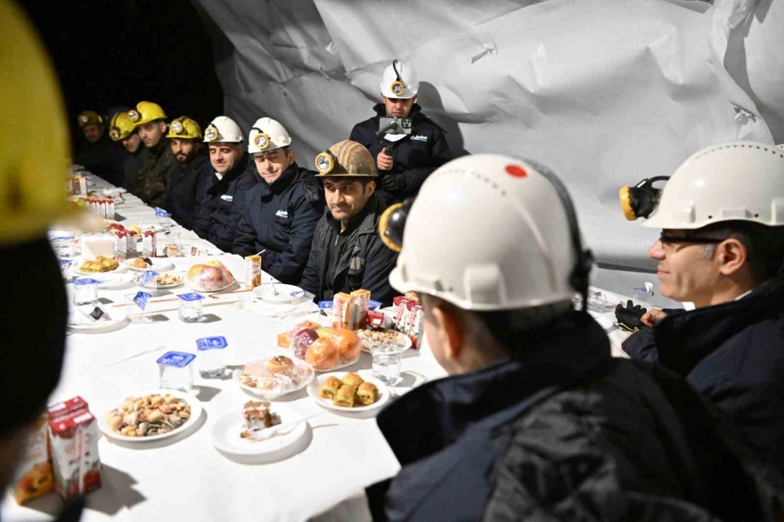 Vali Özkan, Yeni Yılı Madencilerle Birlikte Karşıladı