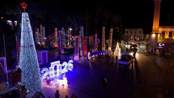 Meydanın Işıltısı Fotoğraf Karelerine Yansıdı