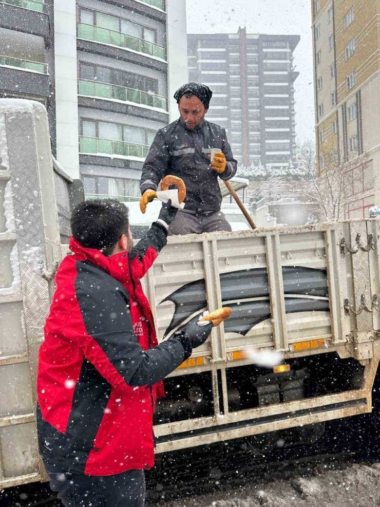 Onikişubat’ta Soğuğa Karşı Sıcak Dayanışma