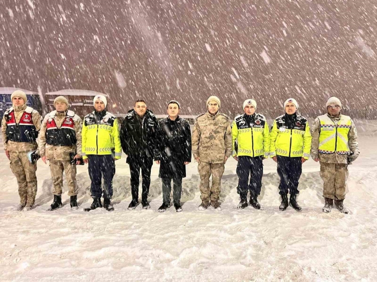 Patnos’ta Güvenlik Güçlerine Yeni Yıl Ziyareti