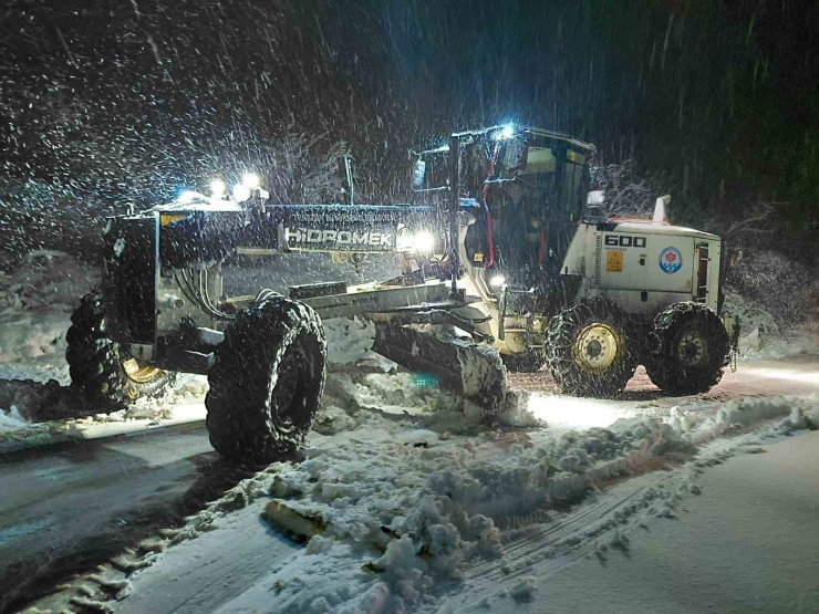 Trabzon’da Karla Mücadele Ekipleri İş Başında
