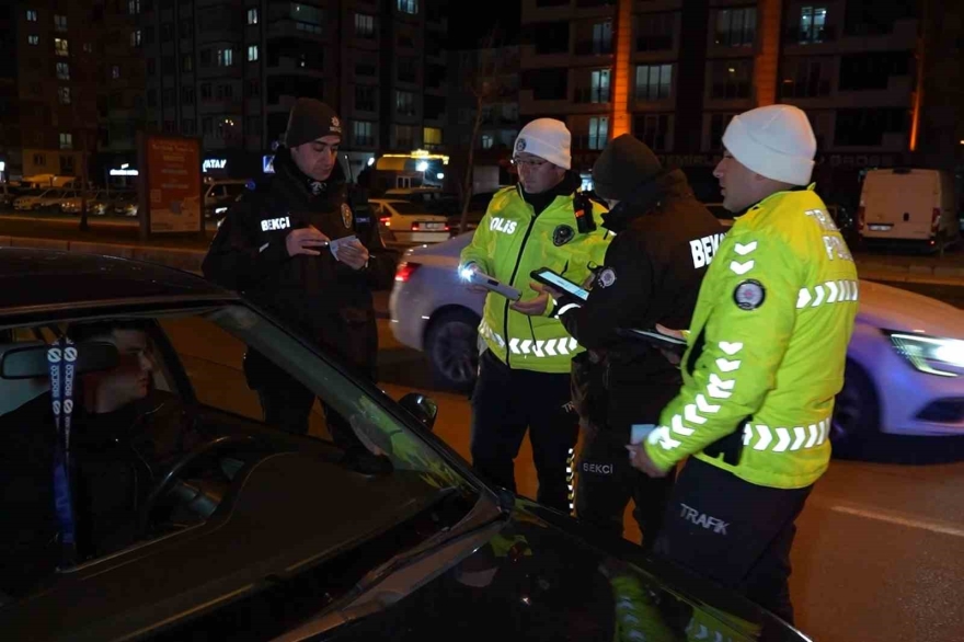 43 İlin Geçiş Güzergahında Sıkı Yılbaşı Denetimi: Tedbirler Üst Seviyede