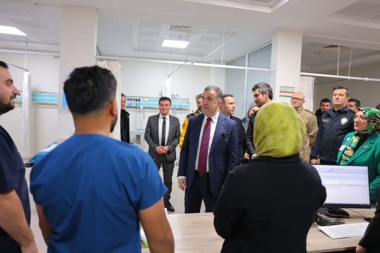 Vali Eldivan’dan Sağlık Çalışanlarına Yeni Yıl Ziyareti