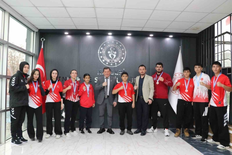 Sağlık Erva, Madalyalara Ambargo Koydu