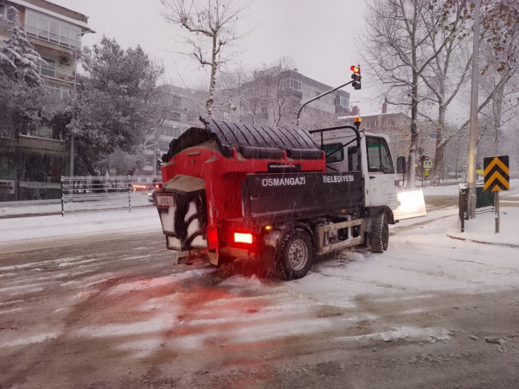 Osmangazi Belediyesi’nden Karla Mücadelede Kesintisiz Mesai