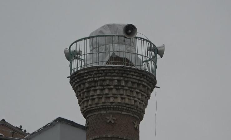 Malatya’da Paşaköşkü Camisi’nin Hasarlı Minaresi Onarılıyor