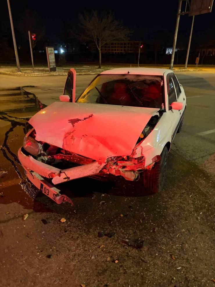 Otomobillerin Çarpıştığı Kazada 4 Kişi Yaralandı