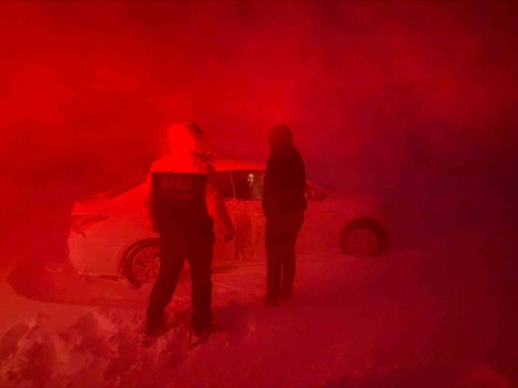 Ağrı’da Afad Ekipleri Mahsur Kalan Vatandaşlara Ulaştı