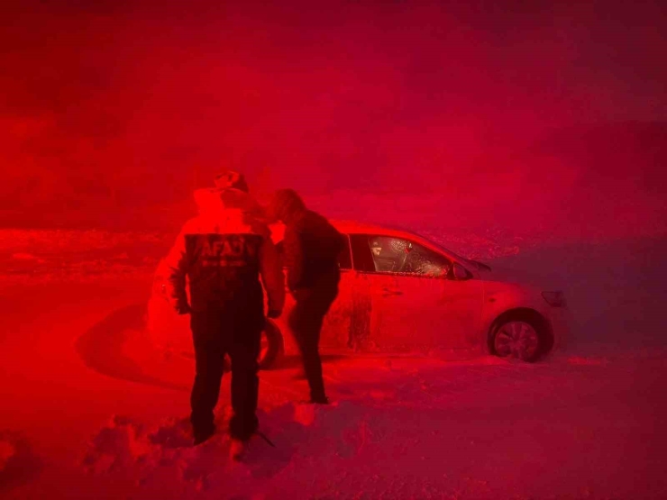 Ağrı’da Afad Ekipleri Mahsur Kalan Vatandaşlara Ulaştı