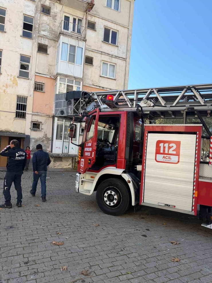 Çamaşır Makinesinden Çıkan Yangın Panikletti