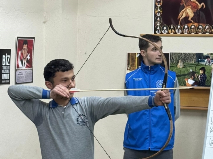Bayburt’ta Bağımlılıkla Mücadele Kapsamında ’okçuluk Turnuvası’ Düzenlendi