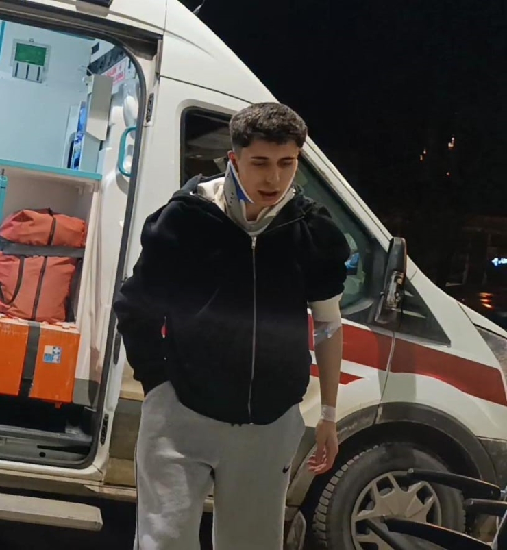 Bursa’da Direksiyon Hakimiyetini Kaybeden Sürücü Direğe Çarptı