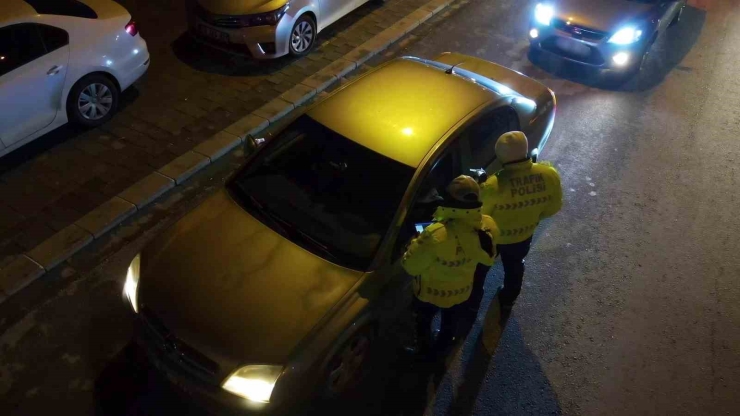 Denizli Emniyet Müdürlüğü Yılbaşı Gecesi 4 Bin Şahsı 3 Bin Aracı Kontrol Etti