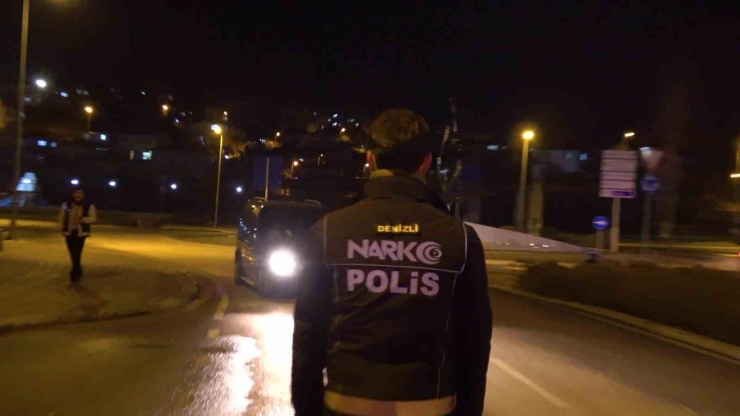 Denizli Emniyet Müdürlüğü Yılbaşı Gecesi 4 Bin Şahsı 3 Bin Aracı Kontrol Etti