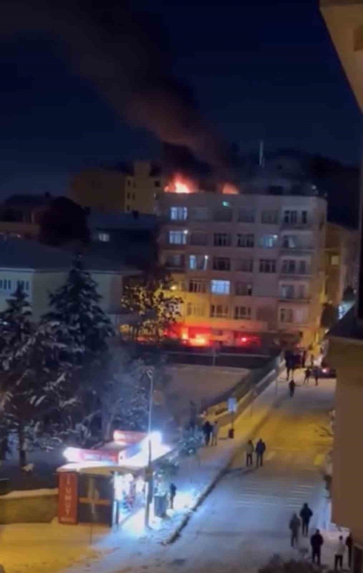 Elazığ’da Teras Katında Yangın