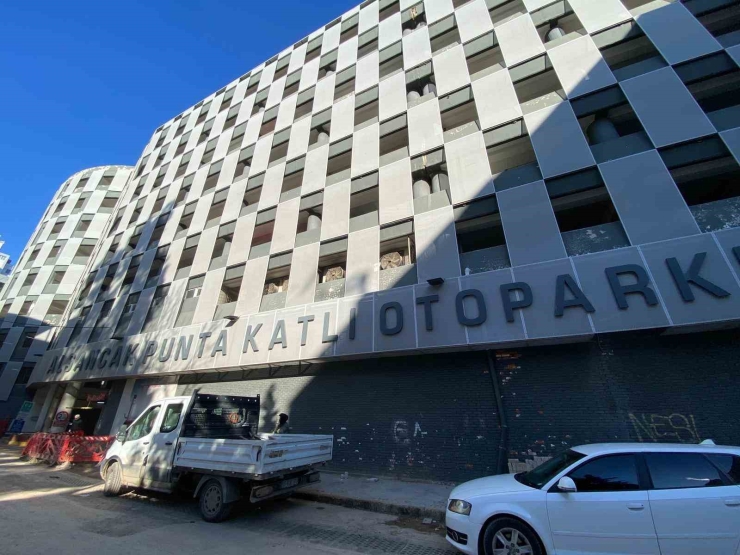 İ̇zmir Büyükşehir’den Otopark Ücretlerine Rekor Artış