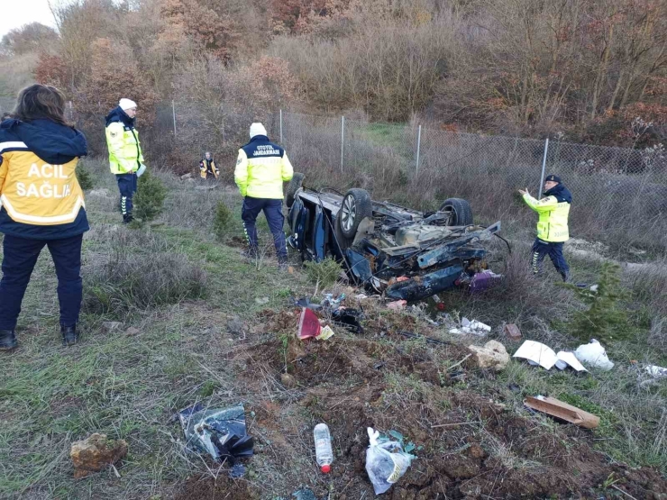 İ̇zmir-i̇stanbul Otoyolu’nda Feci Kaza: Otomobil Şarampole Yuvarlandı