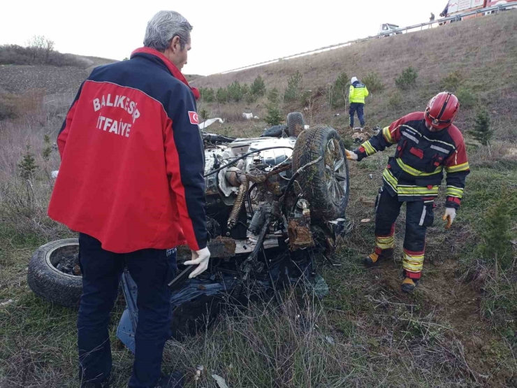 İ̇zmir-i̇stanbul Otoyolu’nda Feci Kaza: Otomobil Şarampole Yuvarlandı