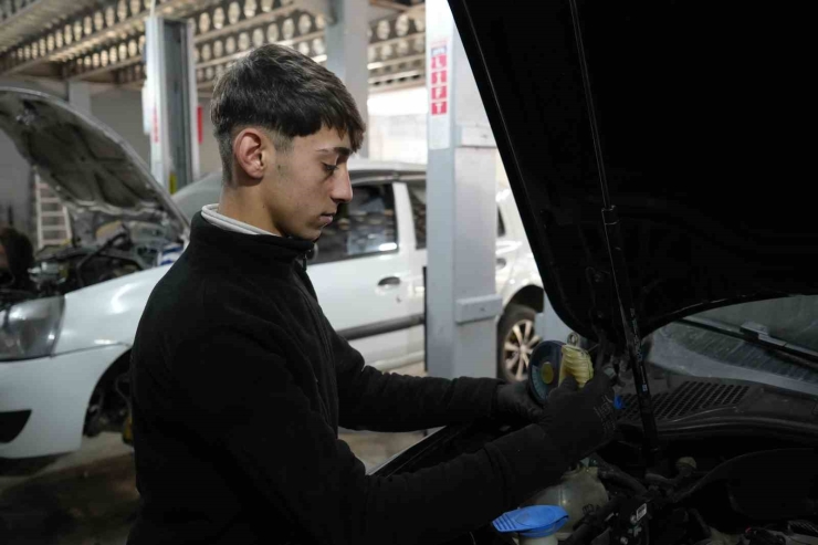 Kar Yağışı Sonrası Kışlık Araç Bakım Yoğunluğu Arttı